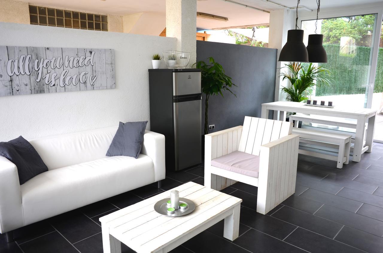 Beach House Castelldefels Habitación foto